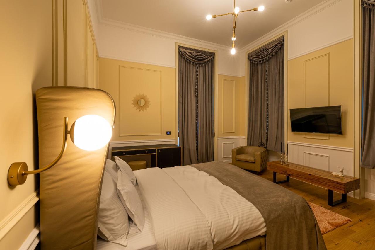 Boutique Hotel Cocosul De Aur Targu Mures Exterior photo