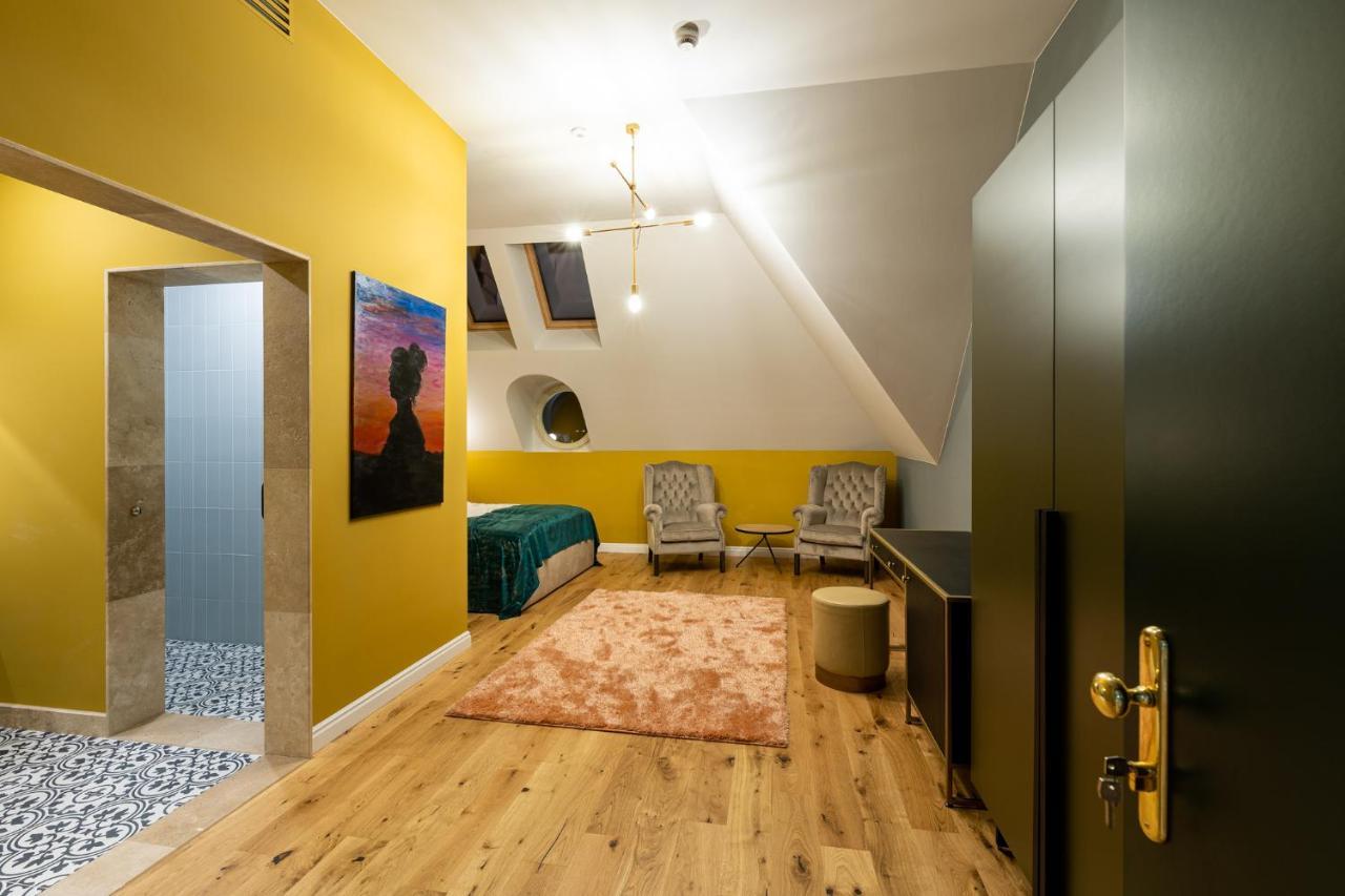 Boutique Hotel Cocosul De Aur Targu Mures Exterior photo