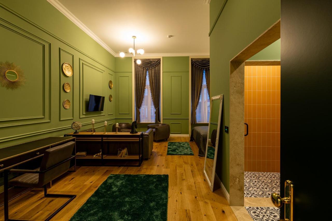 Boutique Hotel Cocosul De Aur Targu Mures Exterior photo