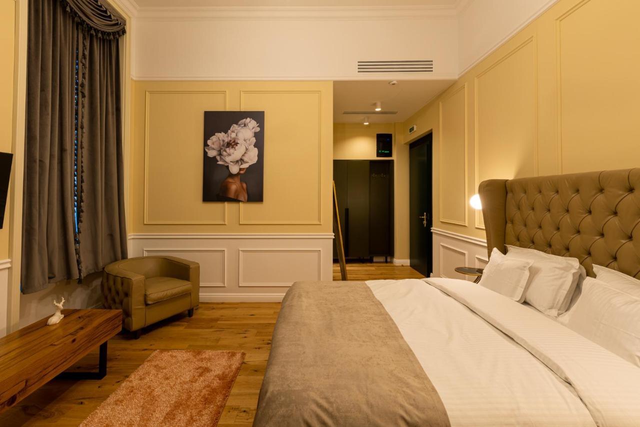 Boutique Hotel Cocosul De Aur Targu Mures Exterior photo