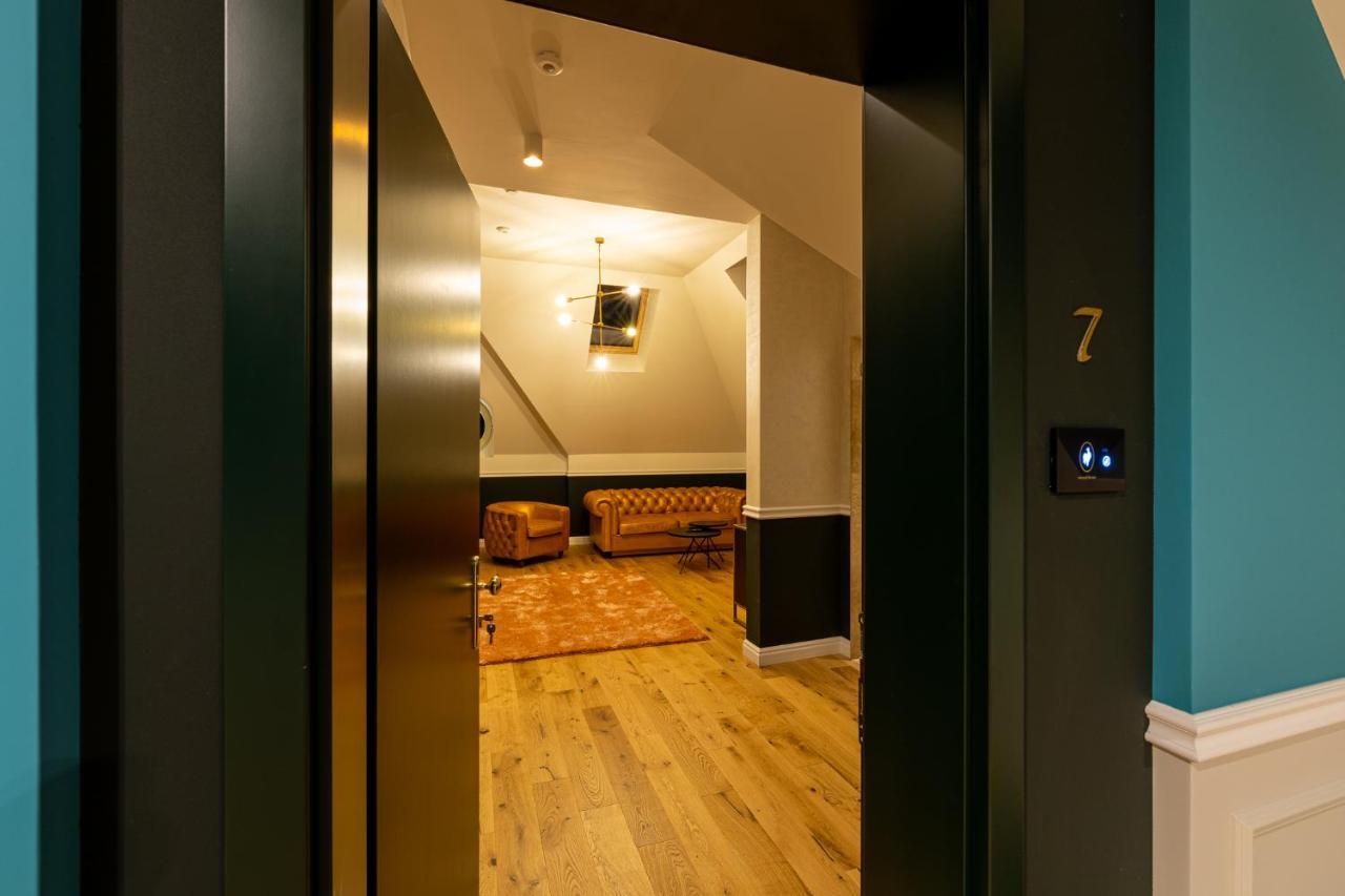 Boutique Hotel Cocosul De Aur Targu Mures Exterior photo