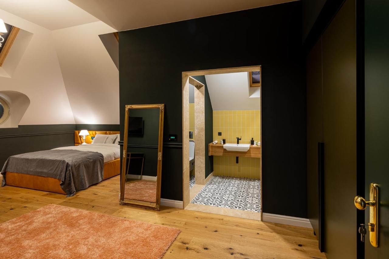 Boutique Hotel Cocosul De Aur Targu Mures Exterior photo